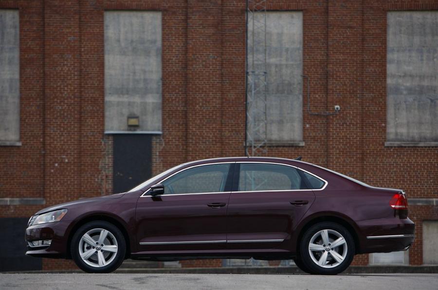  Volkswagen Passat 2011 года  (US) (фото 80 из 111)